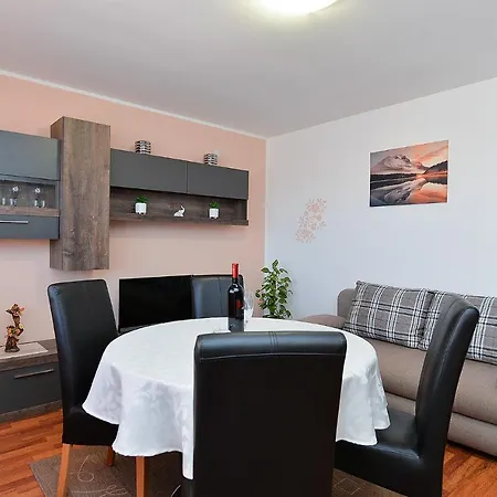 Apartments Milka 2074 Porec Exterior photo