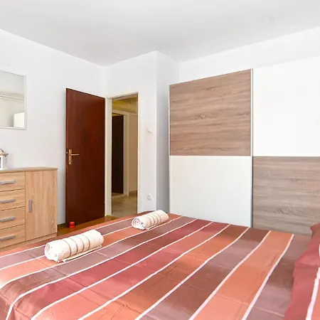 Apartments Milka 2074 Porec Exterior photo