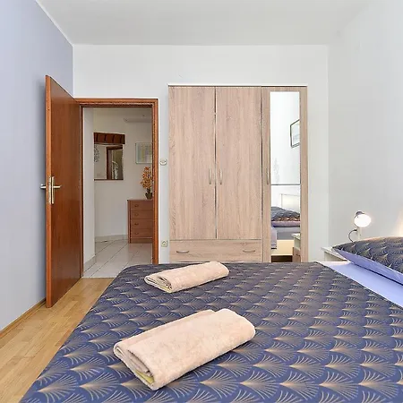 Apartments Milka 2074 Porec Exterior photo