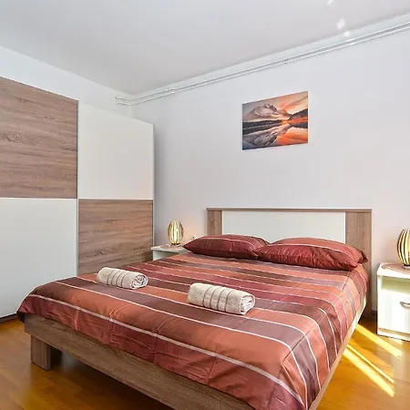 Apartments Milka 2074 Porec Exterior photo