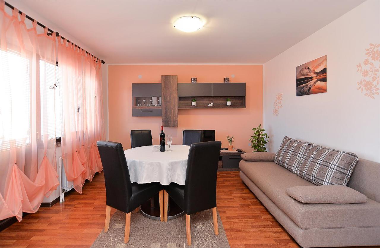 Milka 2074 Porec