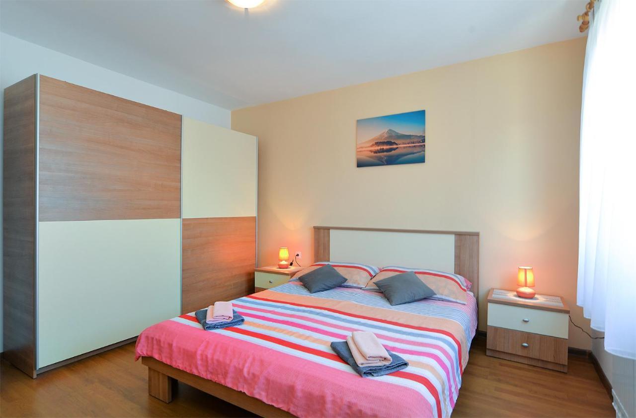 Apartment Milka 2074 Porec