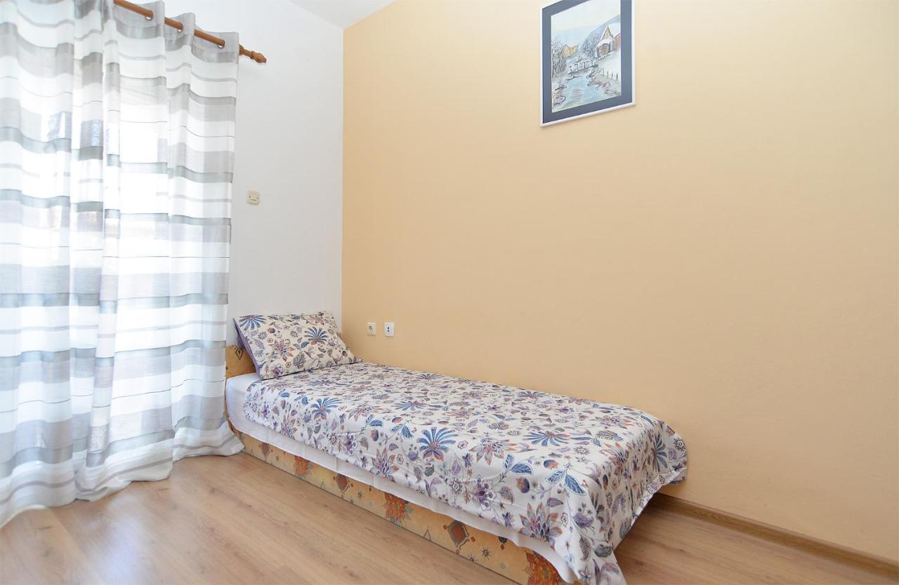 Milka 2074 Apartment