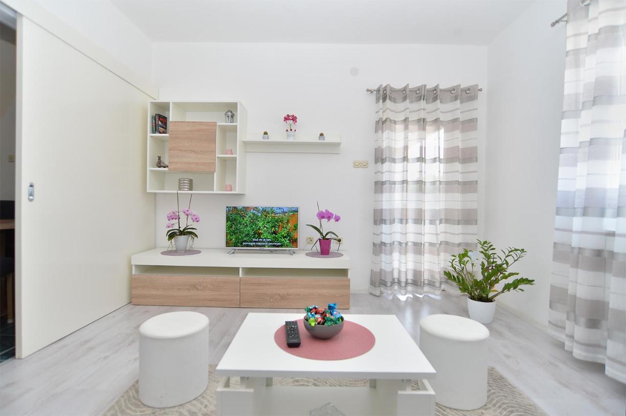 Milka 2074 Apartment