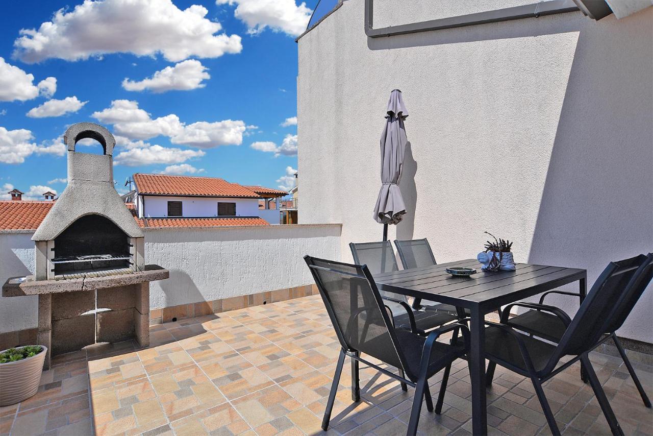 Apartment Milka 2074 Porec