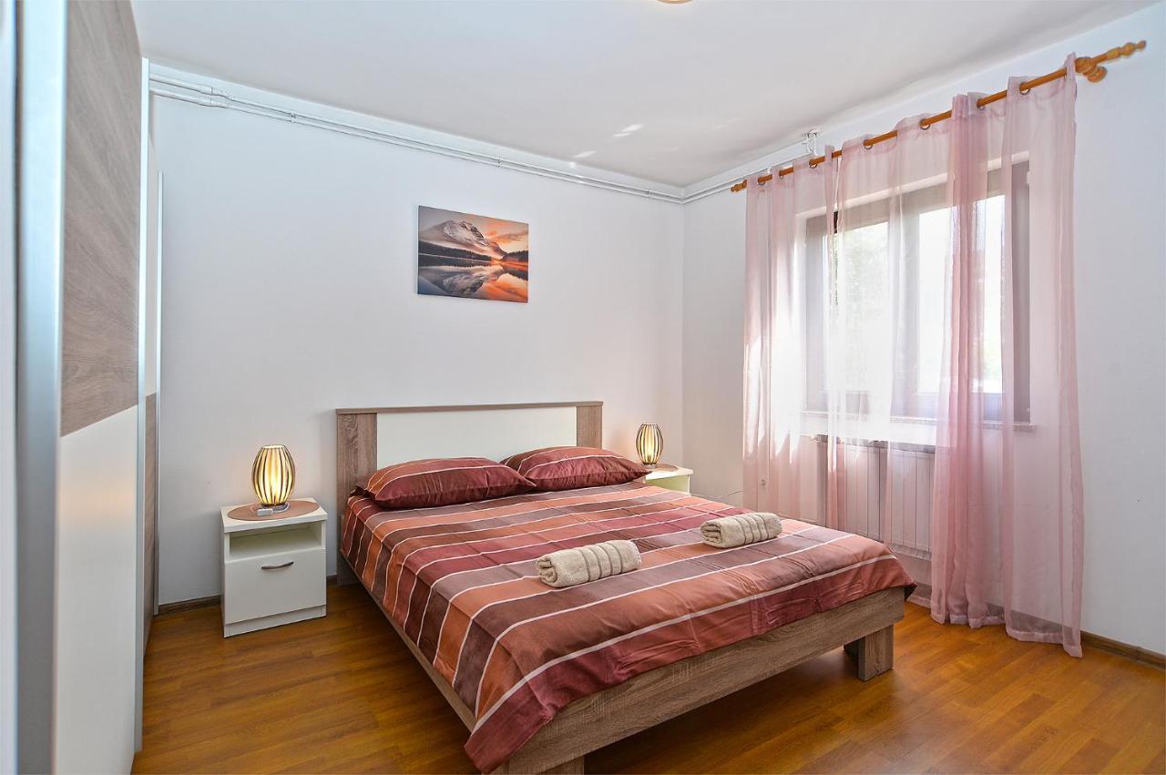Apartment Milka 2074 Porec