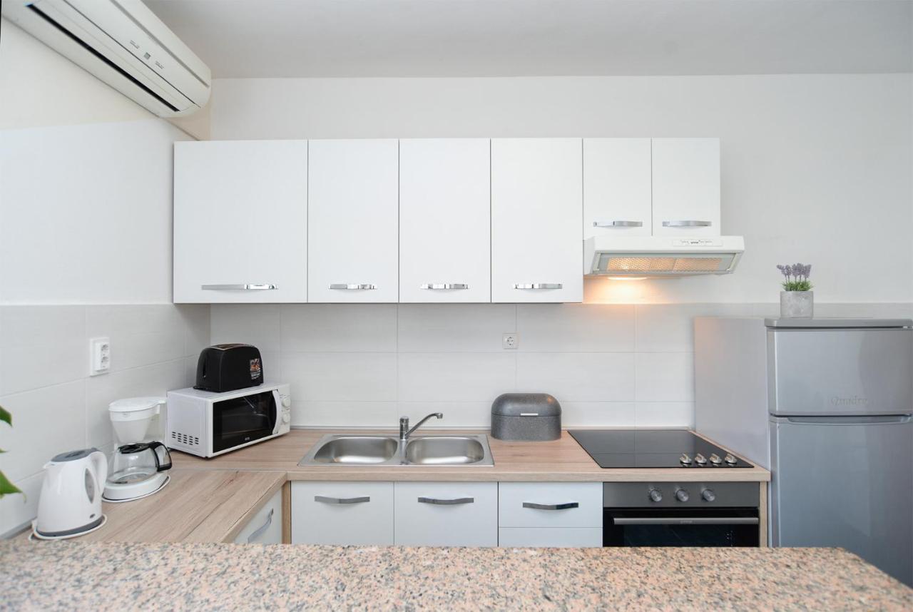 Milka 2074 Apartment Porec