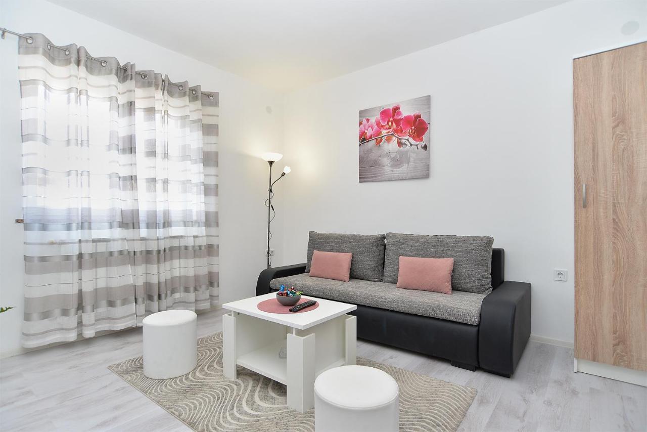 Apartment Milka 2074 Porec
